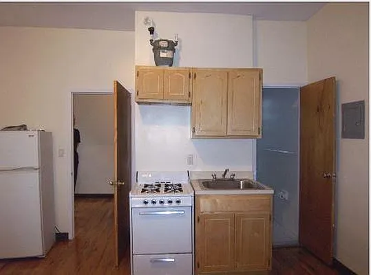 Rented by R New York | media 44