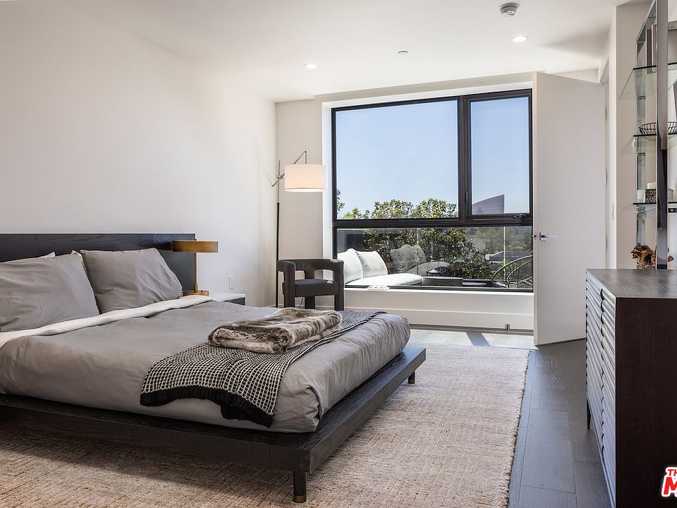1st image of 724 N Croft Ave #302