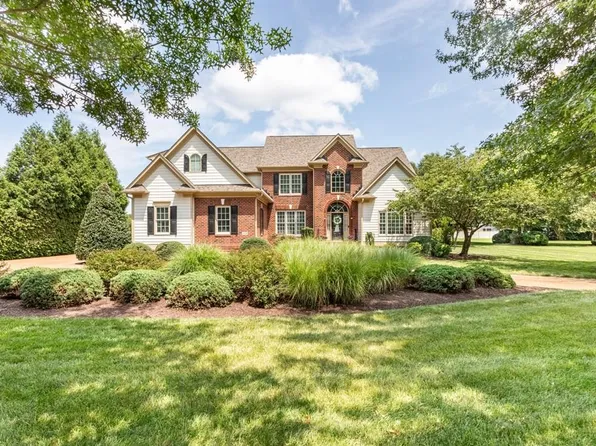 104 Taylor Farm Ln, Yorktown, VA 23693