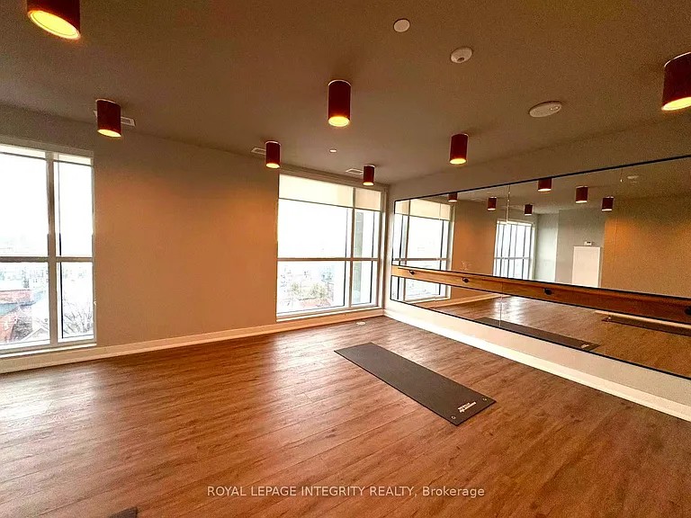560 Rideau St #522 — Photo 22