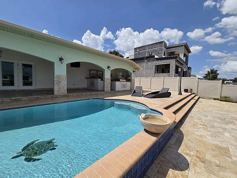 3927 E Eden Roc Cir — Photo 27