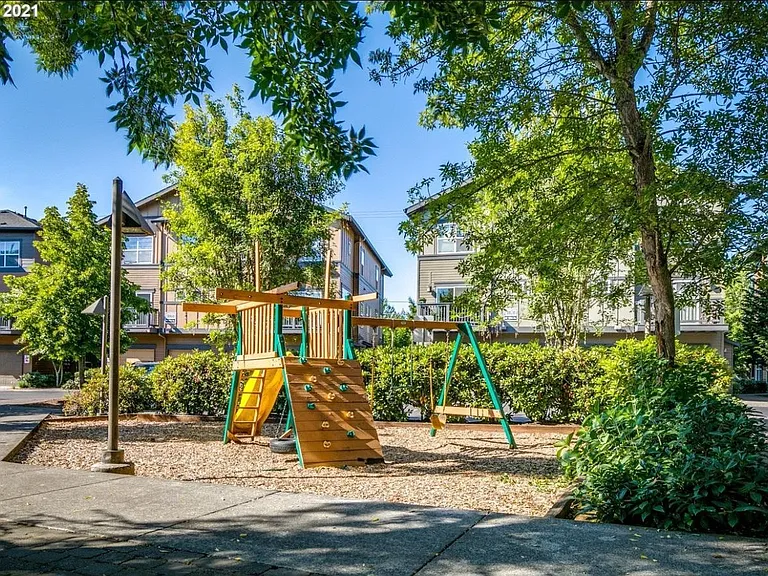 1100 SW 170th Ave #201 — Photo 15