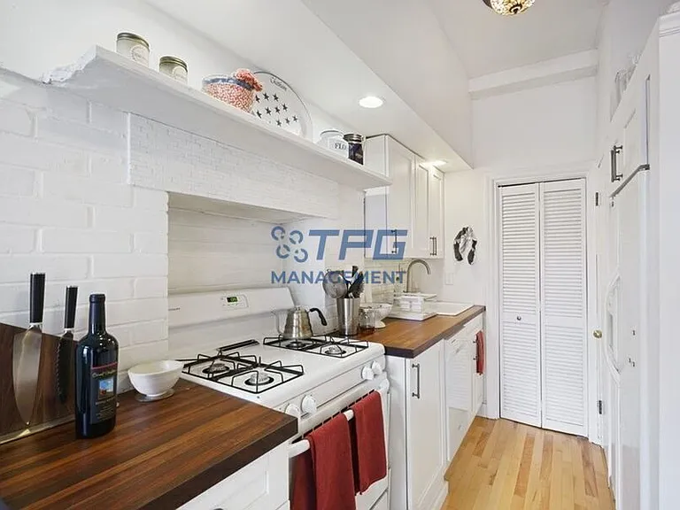 234 9th St #6 — Photo 8
