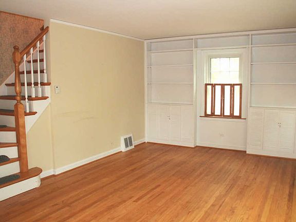 3rd image of 1687 Spruce Ave