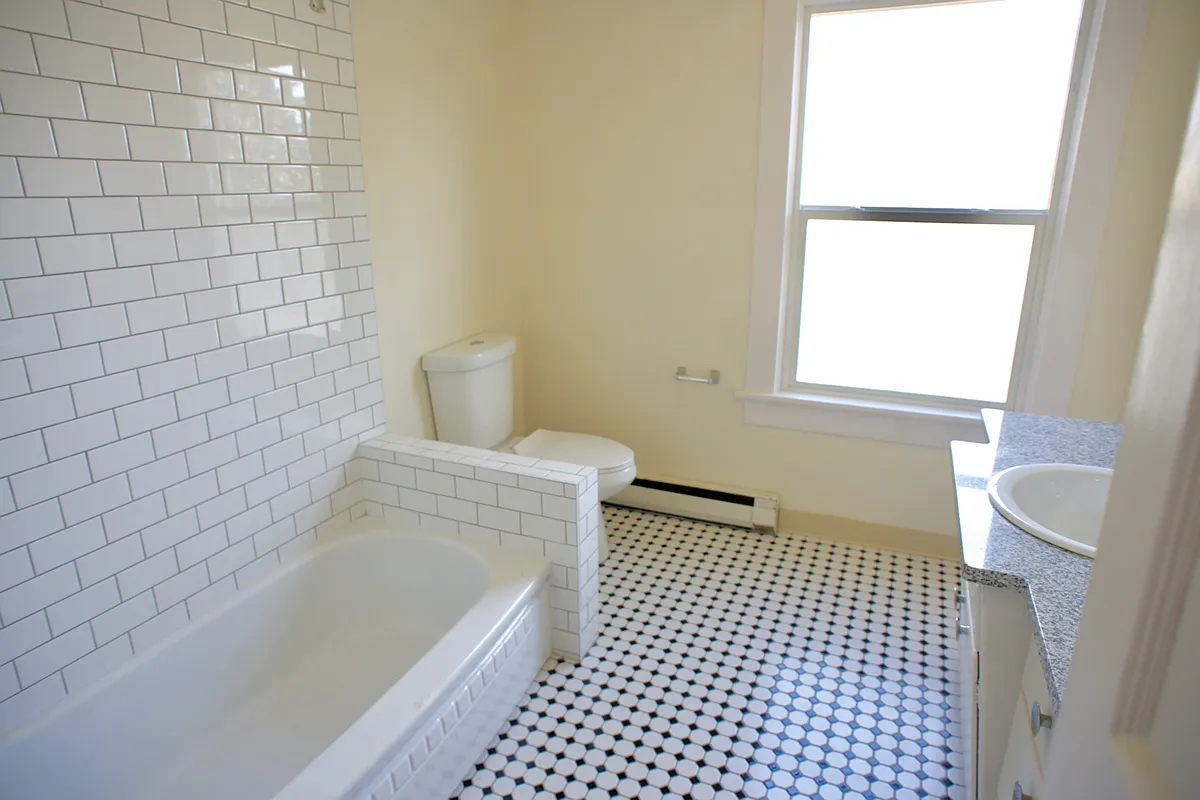 Photo 2 of 15 - 820 S Maple St #4 - Spokane, WA Building Photo - 820 S Maple St #4