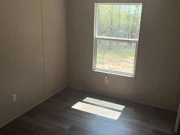 5th image of 425 Adams Ln