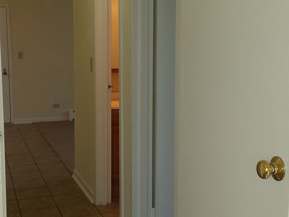 3rd image of 985 Westmoreland Dr APT 20