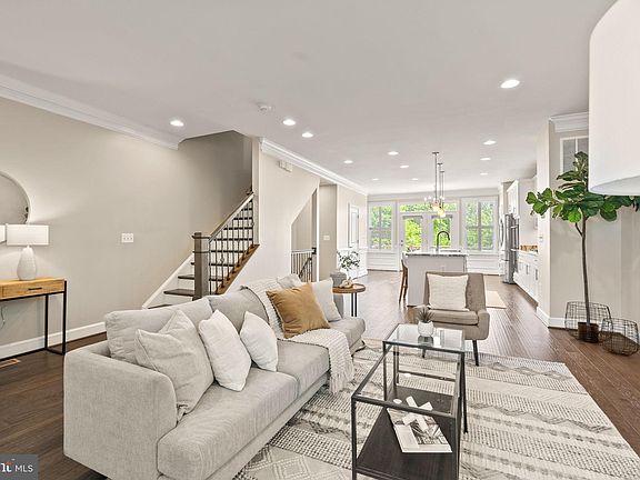5th image of 3747 Powell Ln