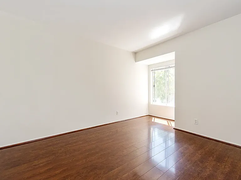 105 Stanford Ct — Photo 9