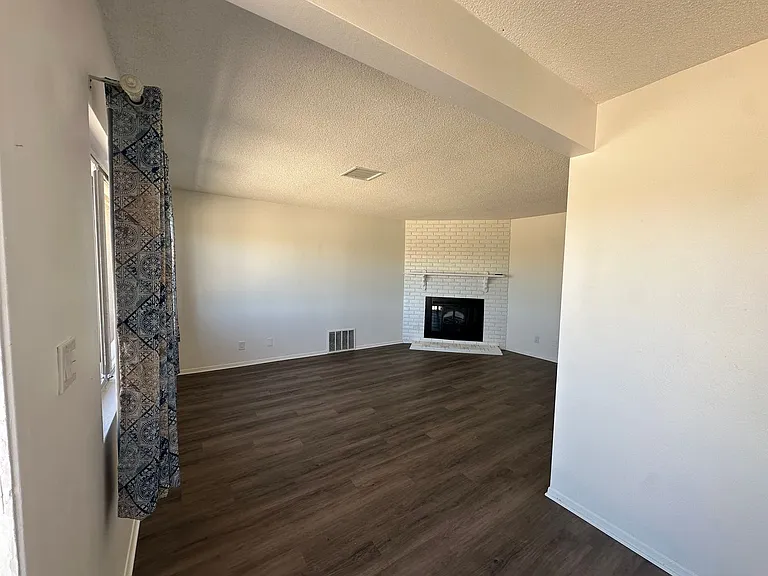 7054 Broad St — Photo 3