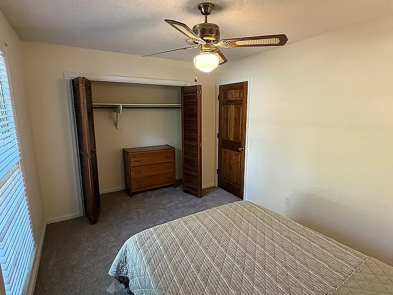530 Chadford Rd — Photo 17