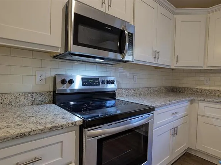 226 Abercorn Dr — Photo 4