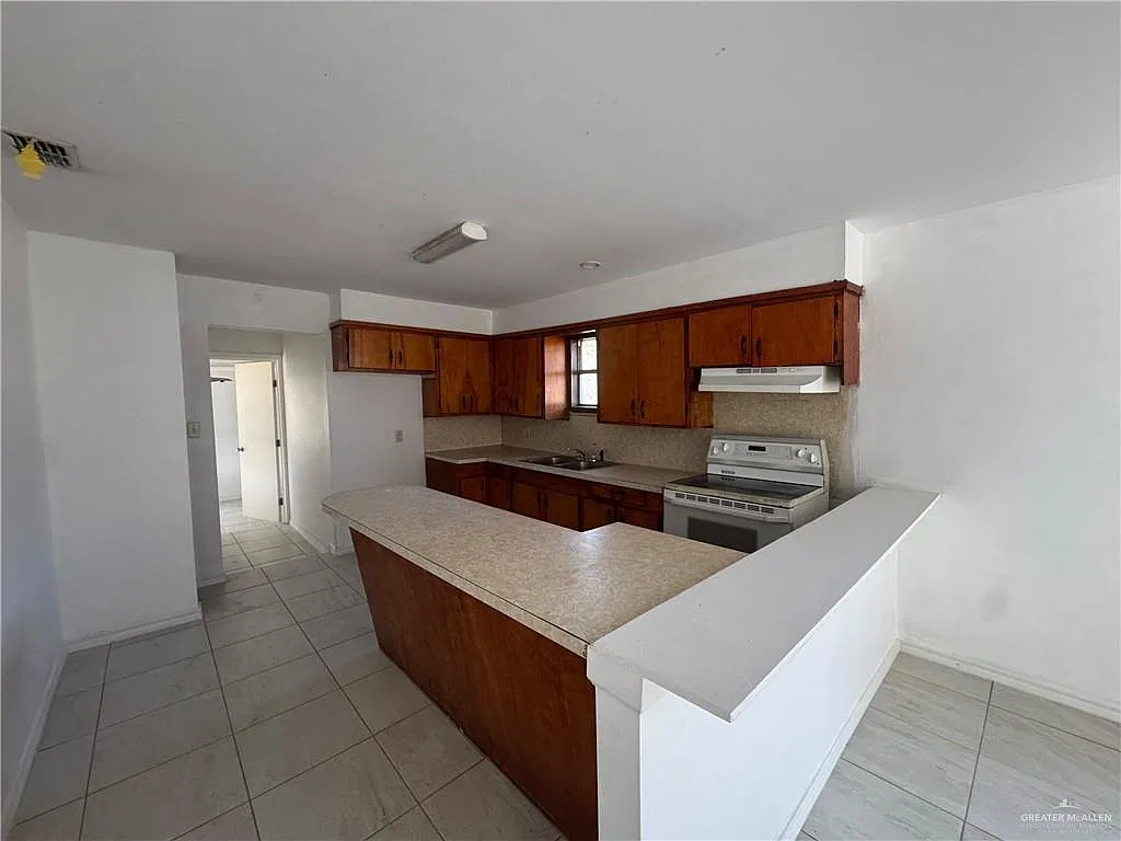 3 bed, 2.0 bath, 1316 sqft, $1,000 — Photo 4