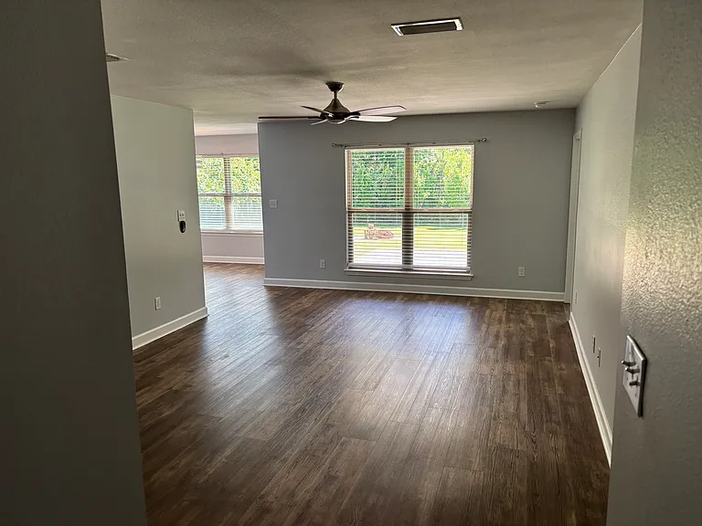 3860 Chesterfield Ln — Photo 4