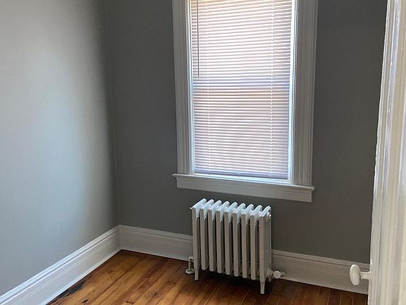 5th image of 918 Forest Ave