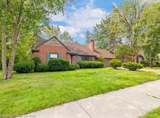 19726 Eastwood Dr, Harper Woods, MI 48225