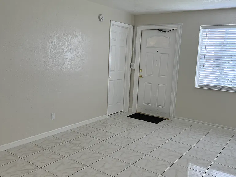 304 NW 11th Ave — Photo 11
