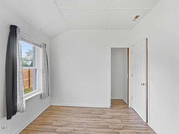 33rd image of 1543 Travis Dr