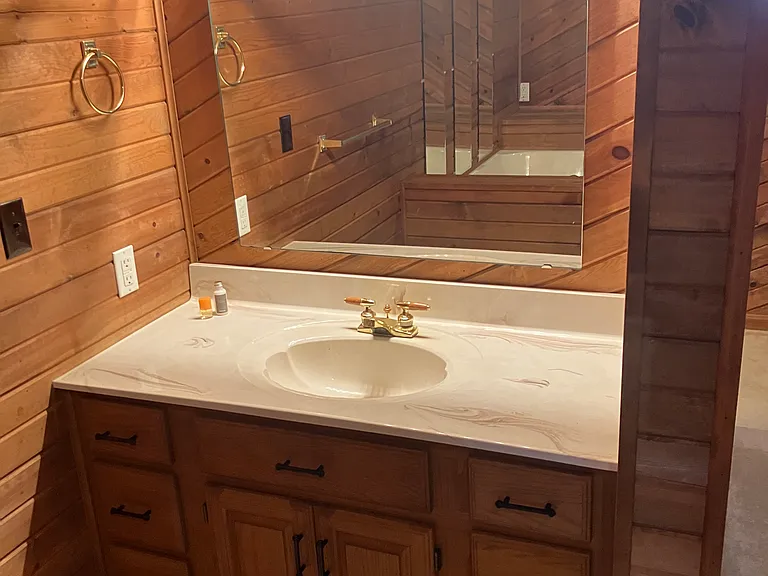 626 W Jackson St — Photo 37