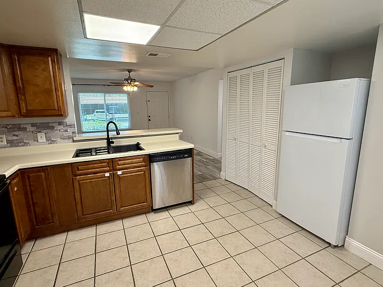 1515 Huntington Ln #117 — Photo 6