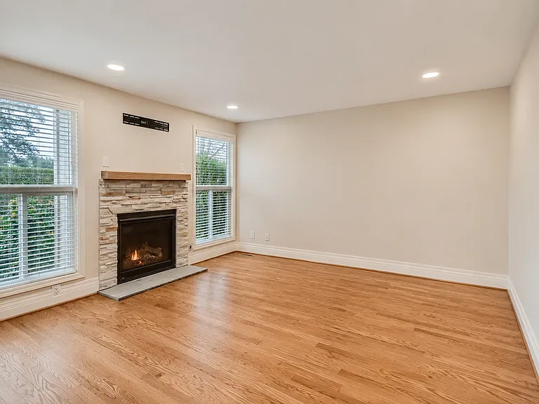 32 Condolea Dr — Photo 8