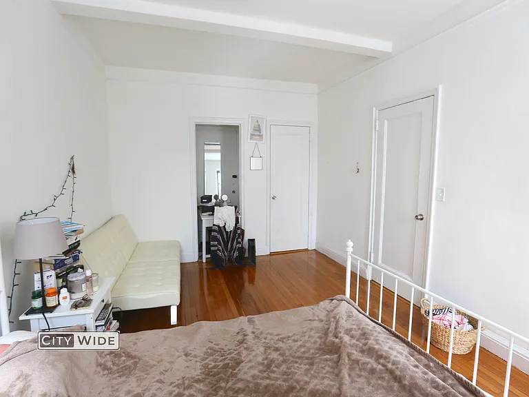 140 E 46th St #9H — Photo 2