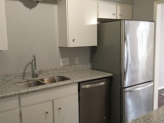 3rd image of 3854 Willow Springs Ln