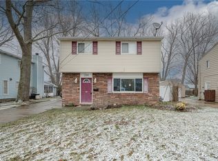 209 Parkway Dr, Eastlake, OH