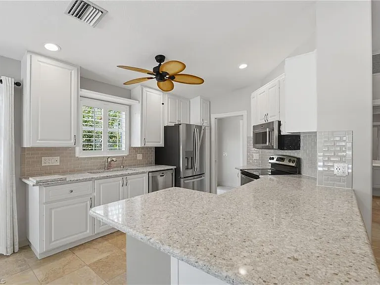 28207 Islet Trl — Photo 10
