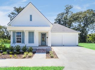 206 Manor House Ln, Lafayette, LA 70507