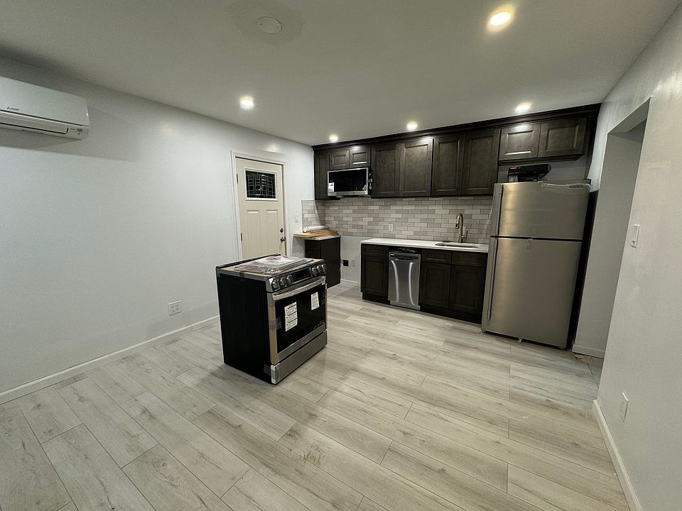 2nd image of 2593 Flint Ave