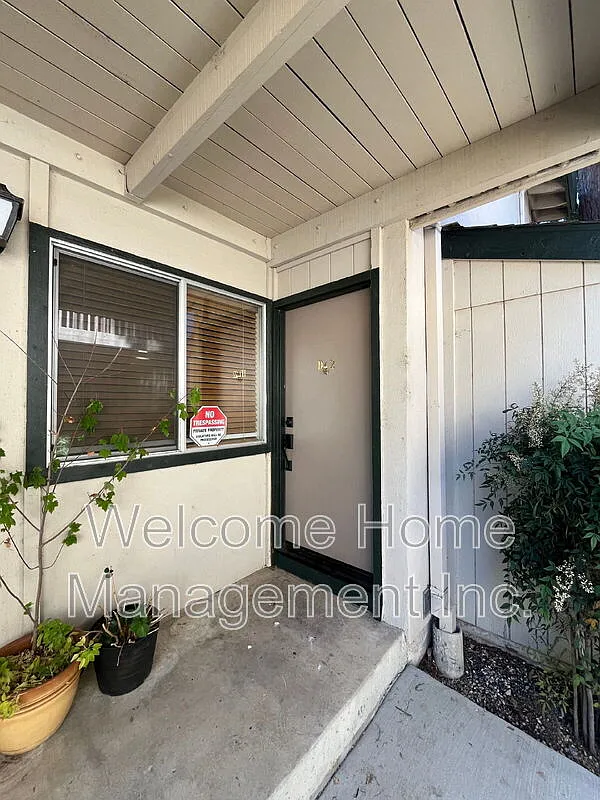 2 bed, 1.0 bath, 902 sqft, $2,295 — Photo 1