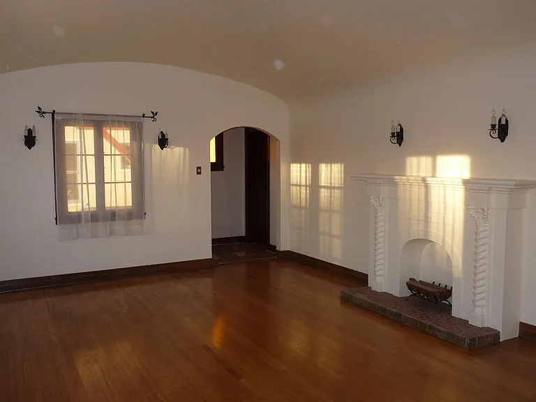 762 Orizaba Ave — Photo 5