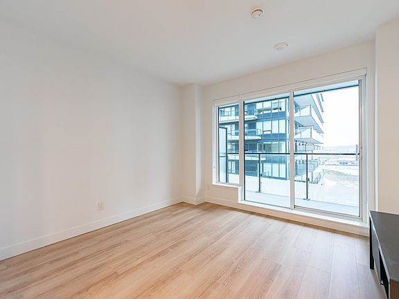2nd image of 7977 Lansdowne Rd #902