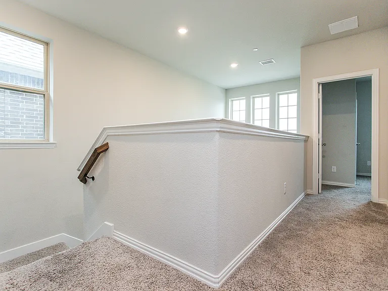 7504 Palisades Dr — Photo 16