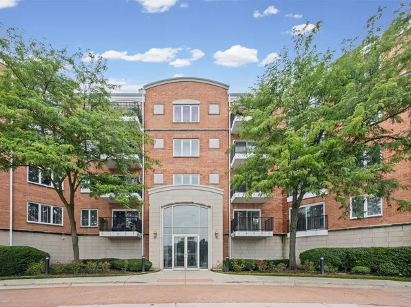 451 Town Place Cir APT 202, Buffalo Grove, IL 60089
