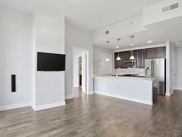 701 Royal Ct #911911 — Photo 8