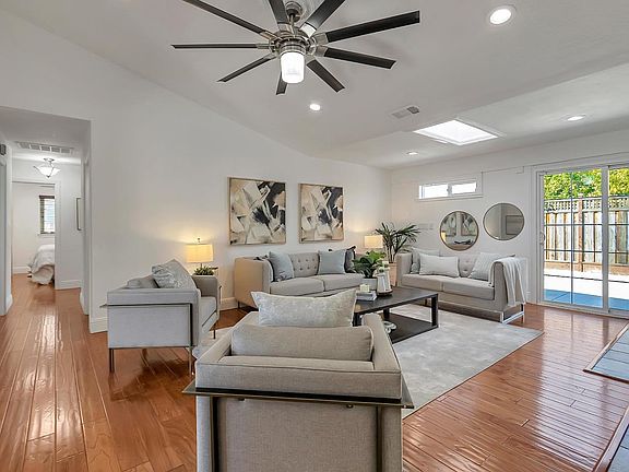 5th image of 543 Edelweiss Dr
