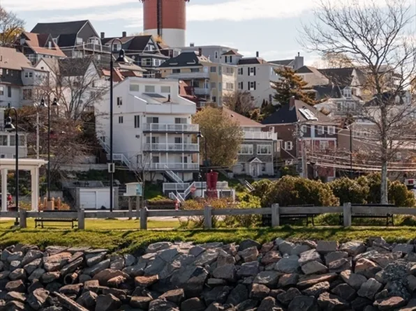 51 Harbor View Ave #Penthouse 3, Winthrop, MA 02152