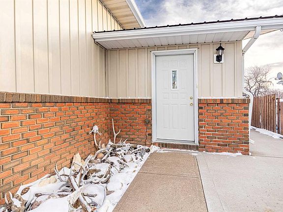 2nd image of 75 N Royal Rd E