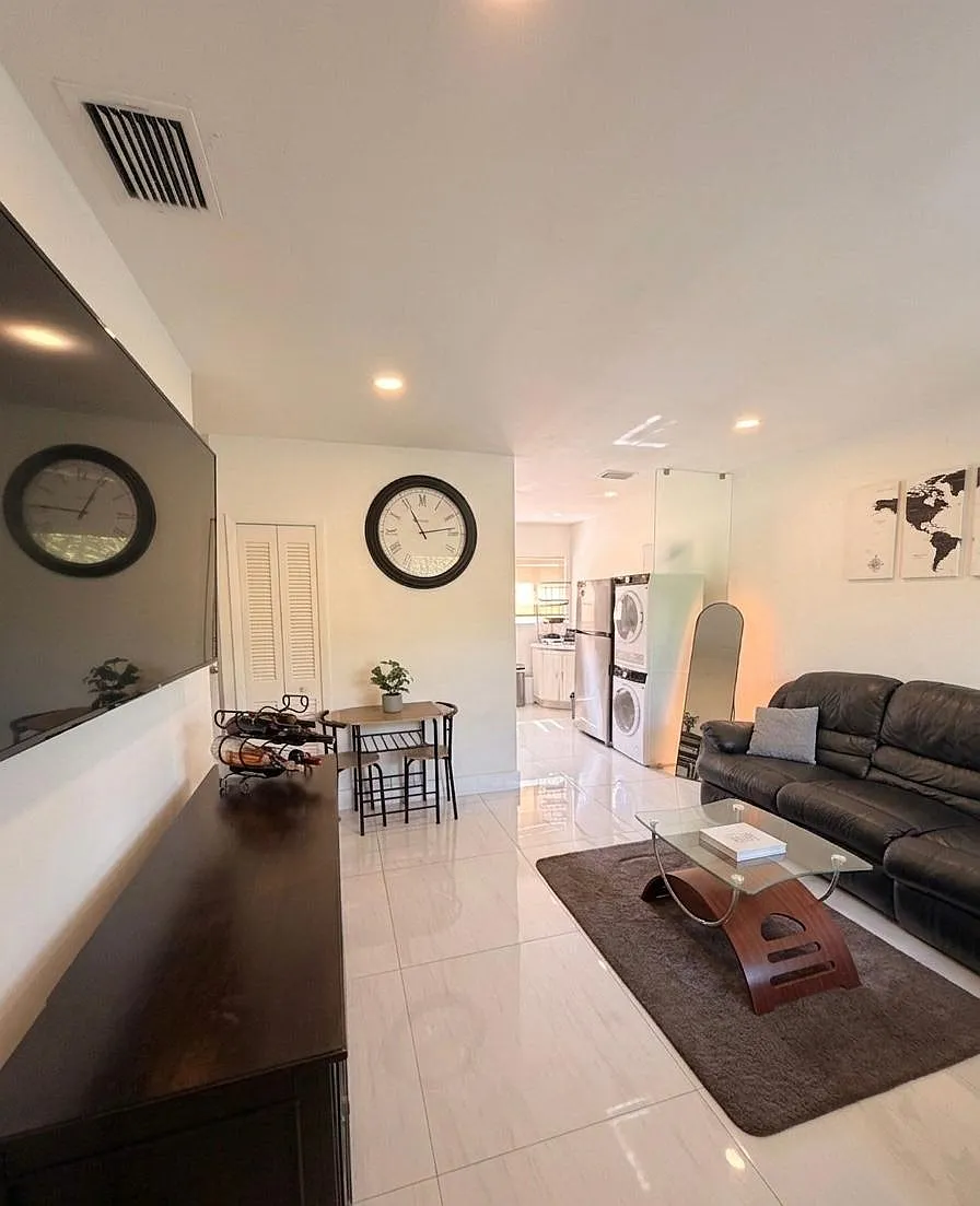 2 bed, 850 sqft, $2,400 — Photo 3