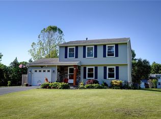4 Sandstone Dr, Spencerport, NY 14559