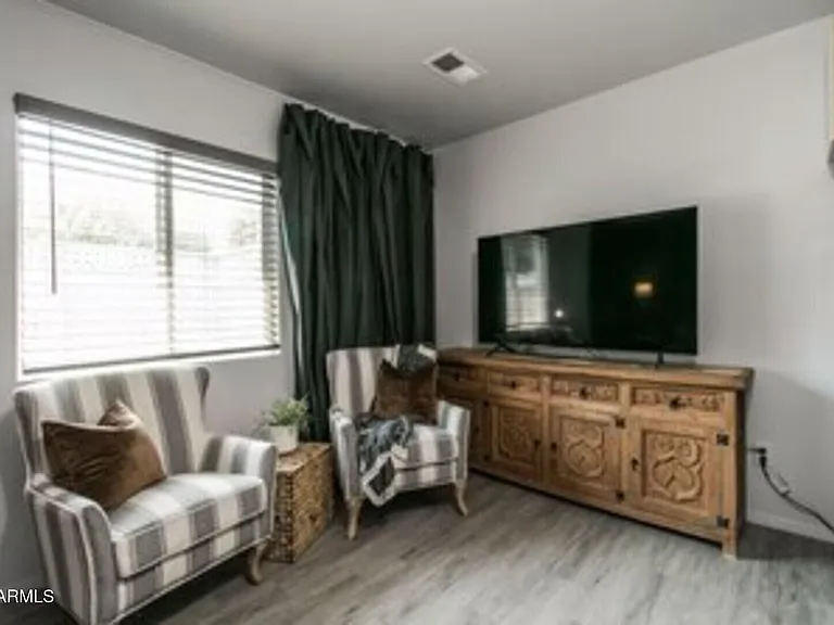 830 E Maryland Ave #2 — Photo 6