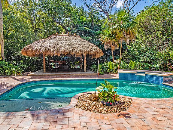 4th image of 5592 SE Reef Way
