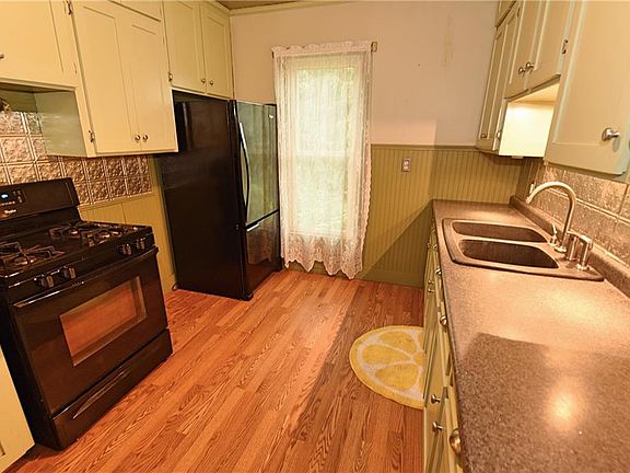 3rd image of 14848 S Cheshire St
