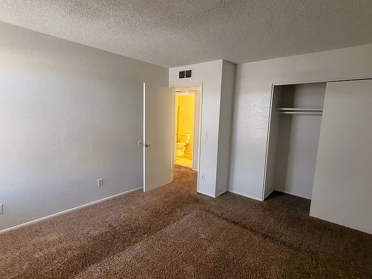 4023 S 44th St — Photo 7