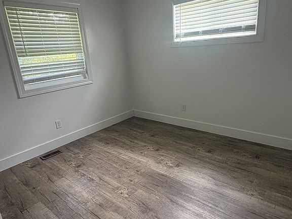 5th image of 1904 Dutch Valley Dr #8
