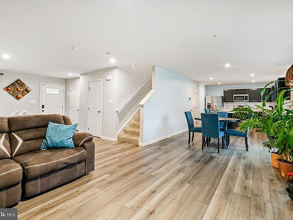 3rd image of 2 Ridgely Forest Dr