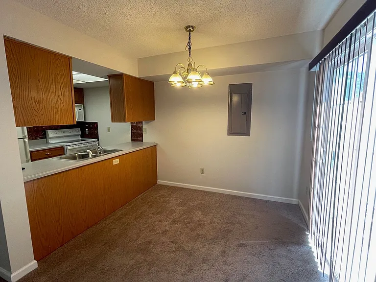 2415 Avonlea Ln — Photo 8