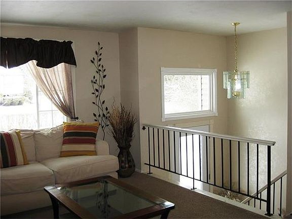 5th image of 302 Fayette Dr